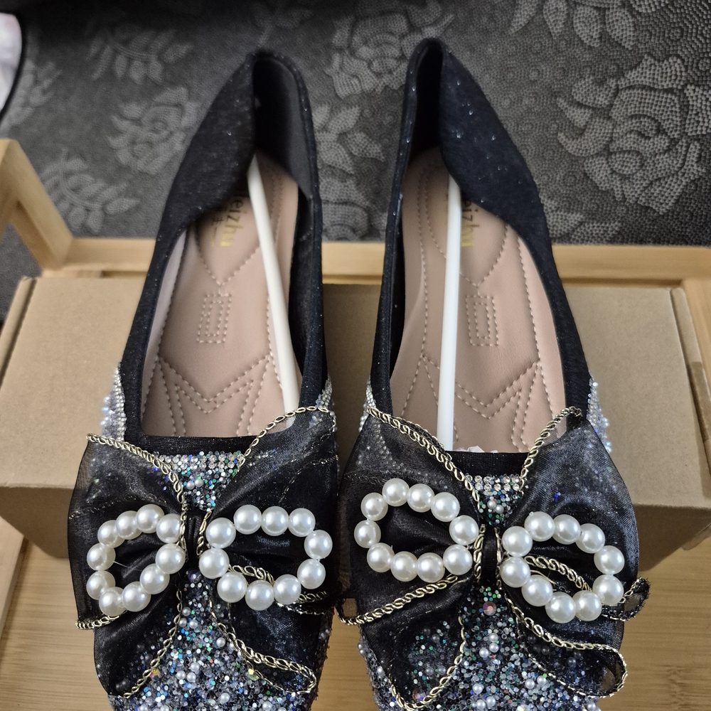 Elegant Black Women's Flats Size 10.5